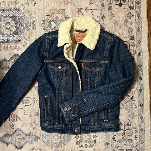 Levi’s Sherpa Trucker Jacket - Picture 5 of 5
